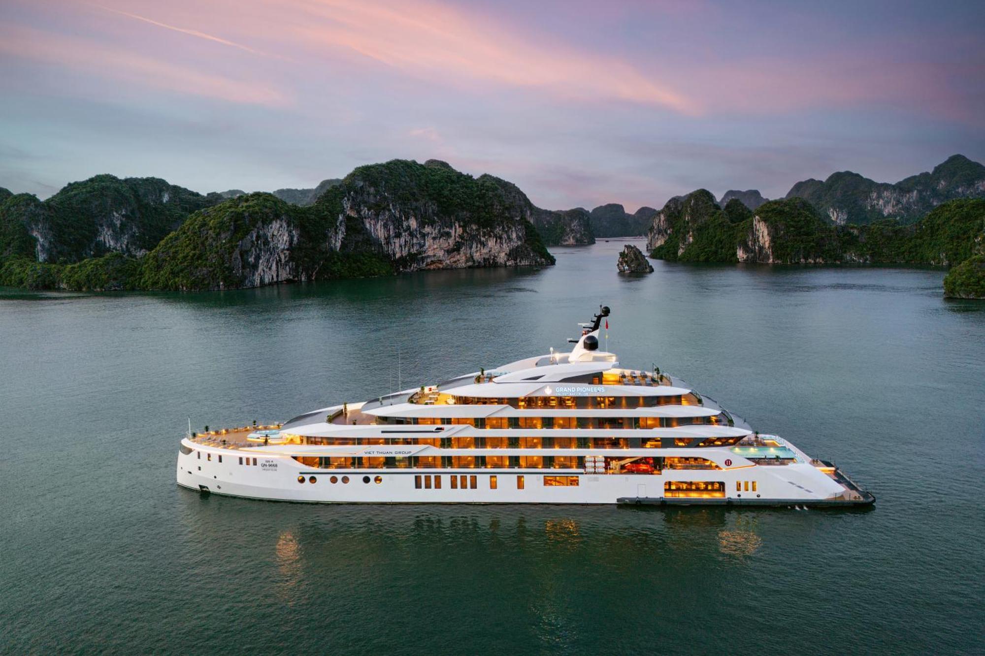 Grand Pioneers Halong Bay Cruise 1 Hotel Ha Long Exterior photo